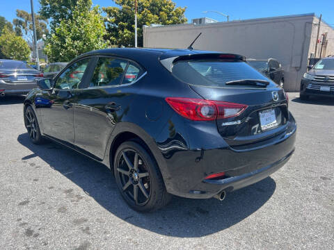 2018 Mazda MAZDA3 Touring
