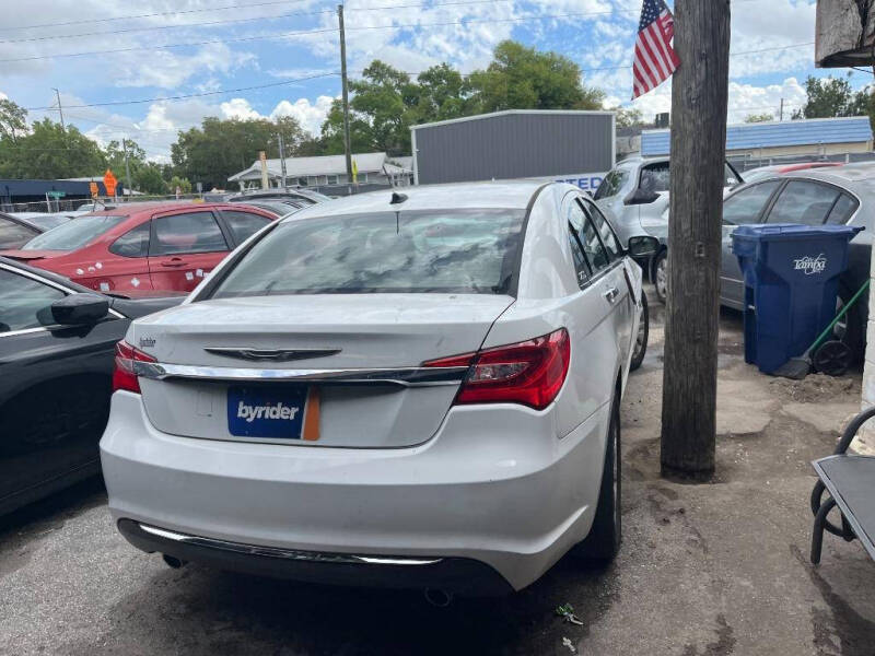 2013 Chrysler 200 Limited