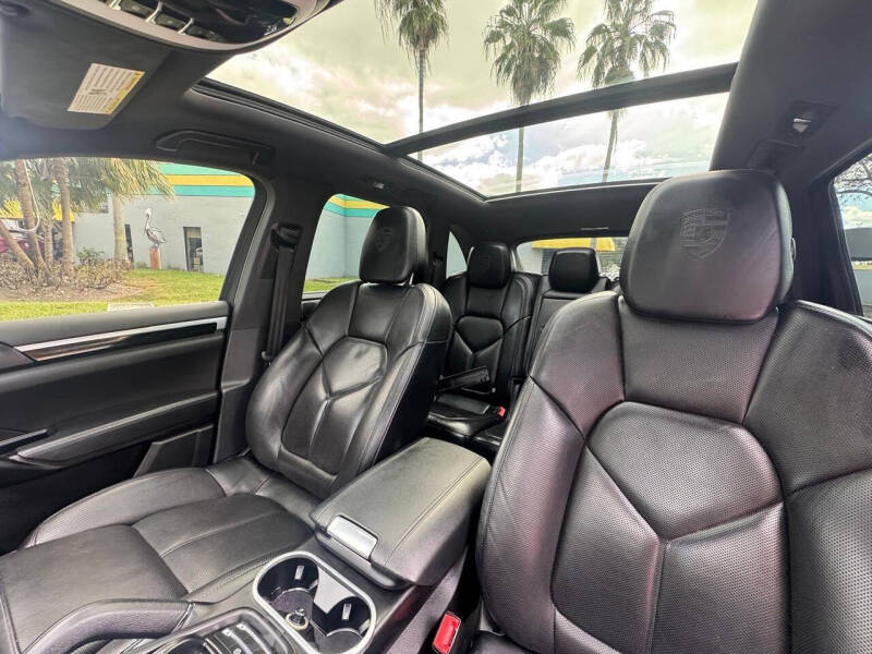 2017 Porsche Cayenne Platinum Edition