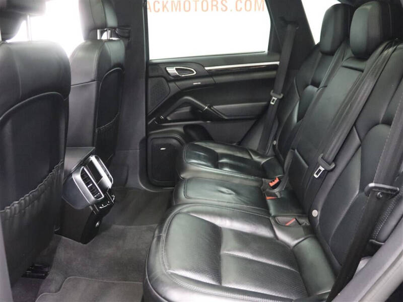 2017 Porsche Cayenne Platinum Edition