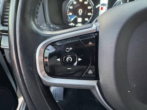 2017 Volvo XC90 T6 Momentum