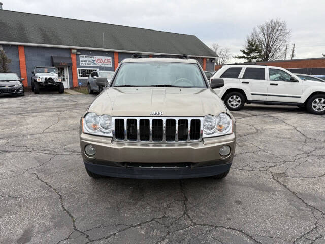 2005 Jeep Grand Cherokee Limited photo 2