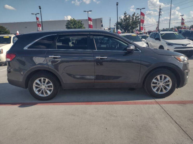 2017 Kia Sorento LX