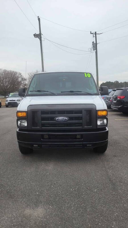 2010 Ford E-Series Econoline Van Commercial's photo