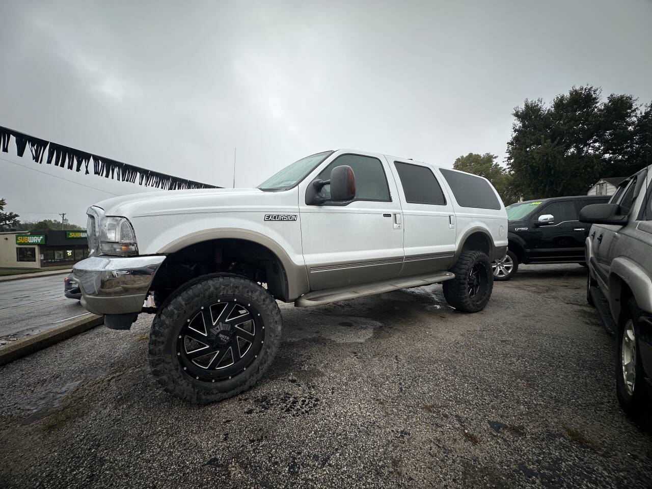 Off white 2000 Ford Excursion Limited 4dr Limited 4WD SUV 1