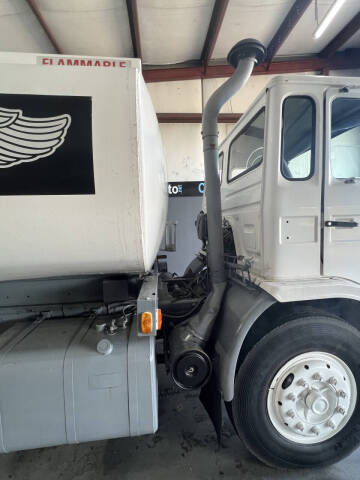 1984 Mack MS250P