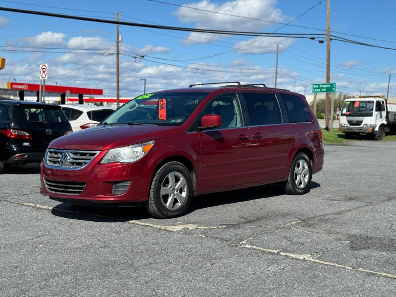 2011 Volkswagen Routan SE photo 3