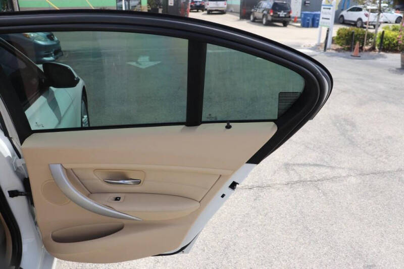 2012 BMW 3 Series 328i