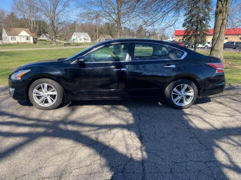 2015 Nissan Altima for sale at Bowlings Used Cars in Canton OH