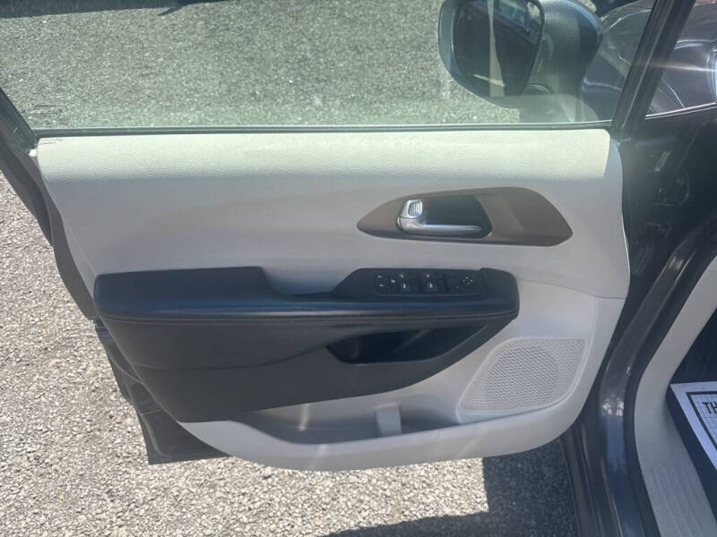 2017 Chrysler Pacifica Touring-L