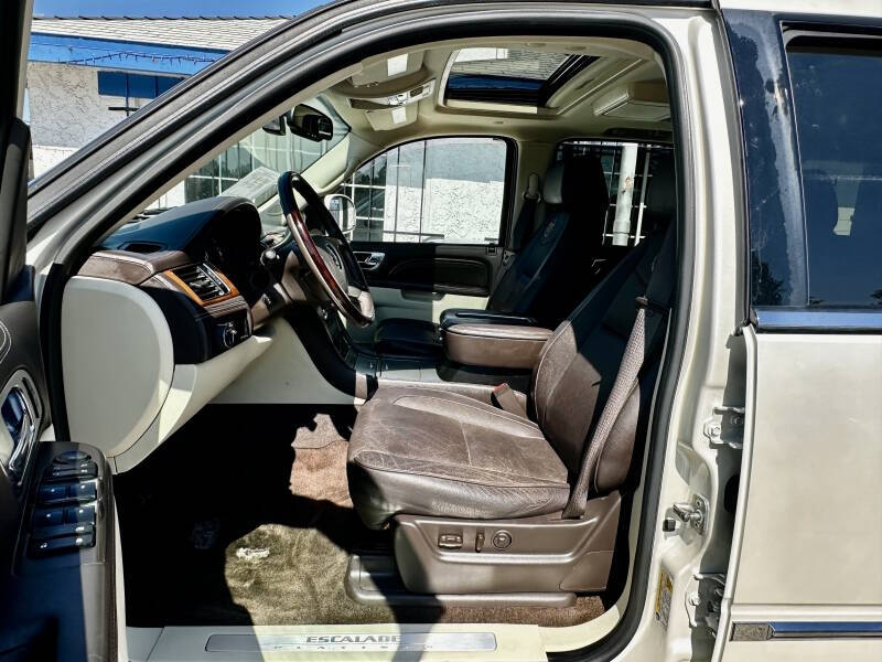 2012 Cadillac Escalade Platinum Edition