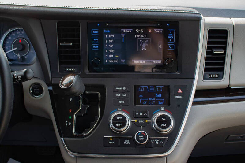 2017 Toyota Sienna