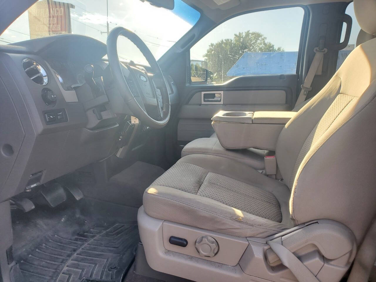 2010 Ford F-150 for sale at DURANGO AUTO CENTER LLC in Tulsa, OK