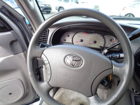2004 Toyota Sequoia SR5