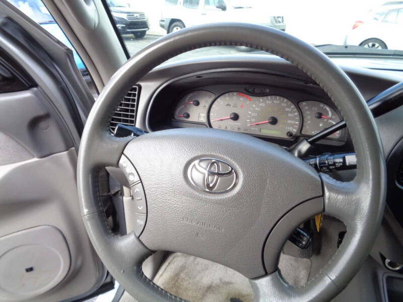 2004 Toyota Sequoia SR5