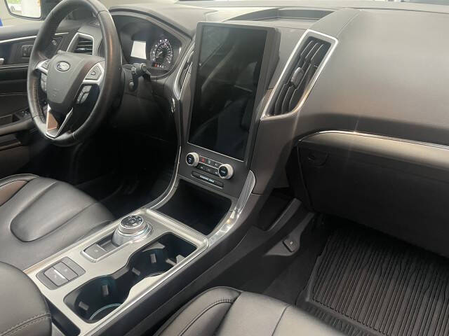 2022 Ford Edge Titanium
