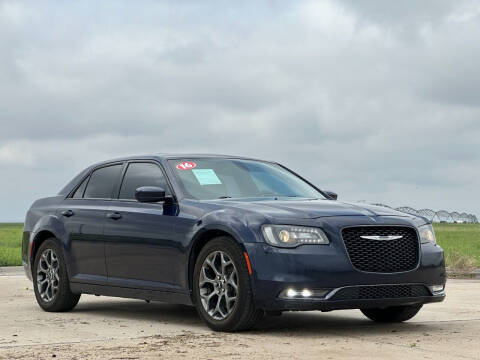 2016 Chrysler 300 for sale at Chihuahua Auto Sales in Perryton TX