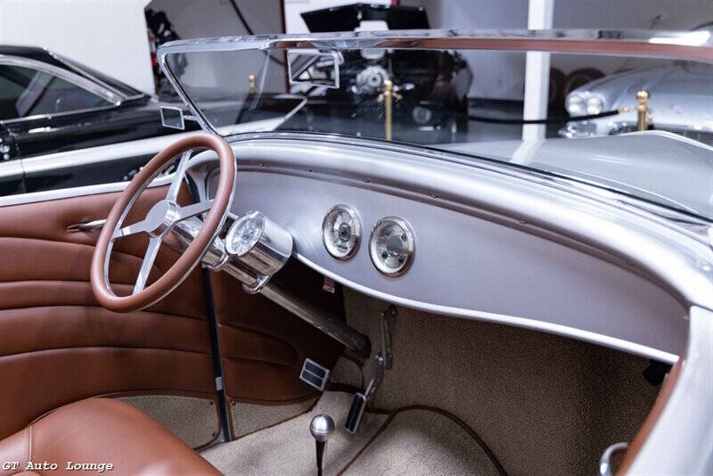 1932 Ford Roadster 21