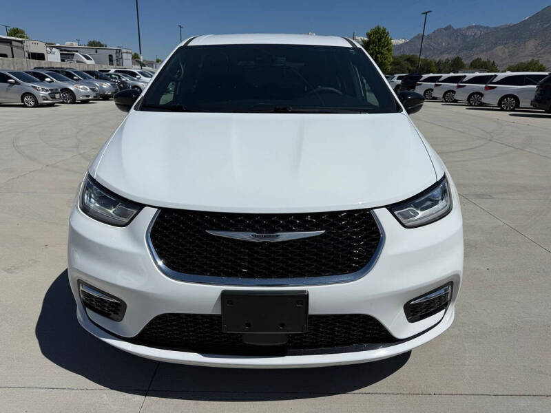 2024 Chrysler Pacifica Touring