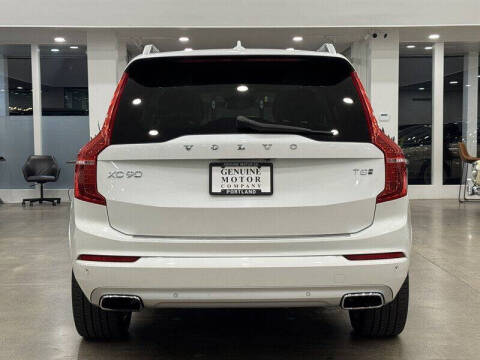 2016 Volvo XC90 T8 eAWD Momentum