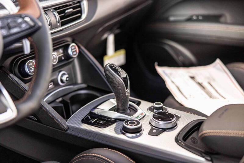 2025 Alfa Romeo Stelvio