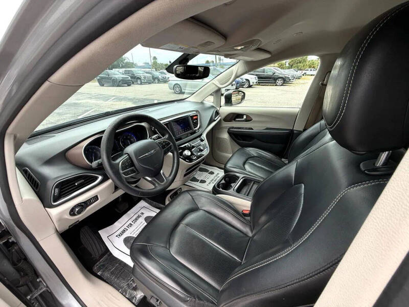 2020 Chrysler Voyager LXi