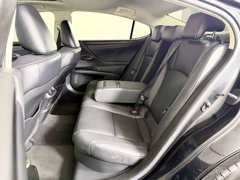 2022 Lexus ES 300h