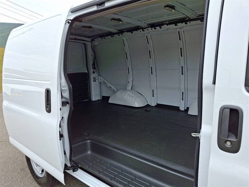 2025 Chevrolet Express 2500