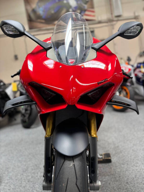 2022 Ducati V4 S