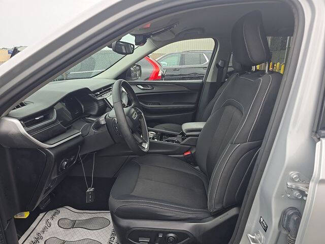 2023 Jeep Grand Cherokee Laredo