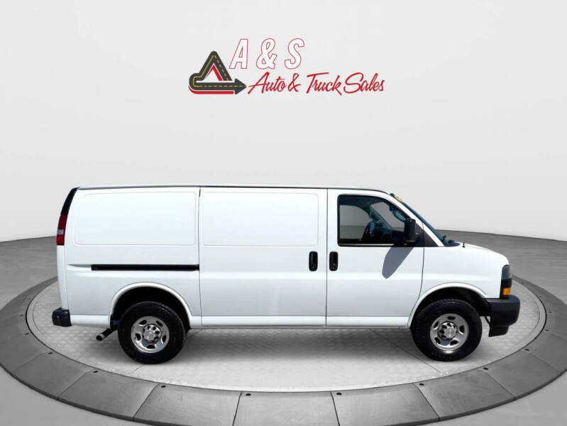 2022 Chevrolet Express 2500