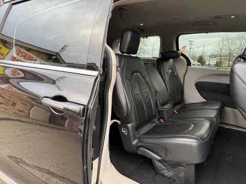 2017 Chrysler Pacifica Touring-L