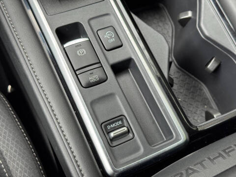 2024 Nissan Pathfinder SV