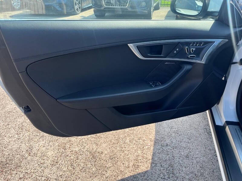 2021 Jaguar F-TYPE P300