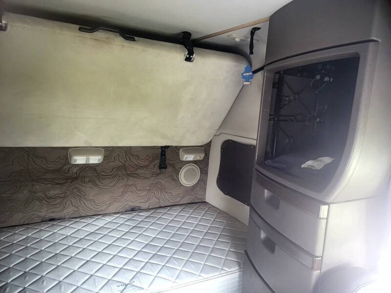 2016 Volvo VNL730
