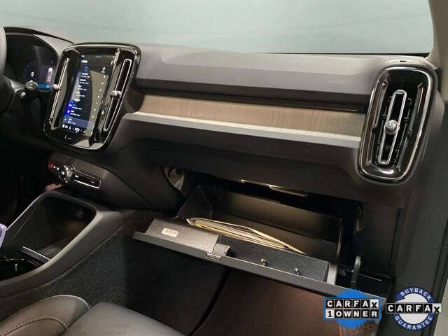 2025 Volvo XC40 B5 Plus Bright Theme