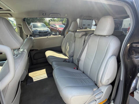 2013 Toyota Sienna XLE 8-Passenger