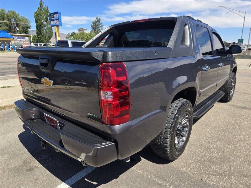 2011 Chevrolet Avalanche LTZ