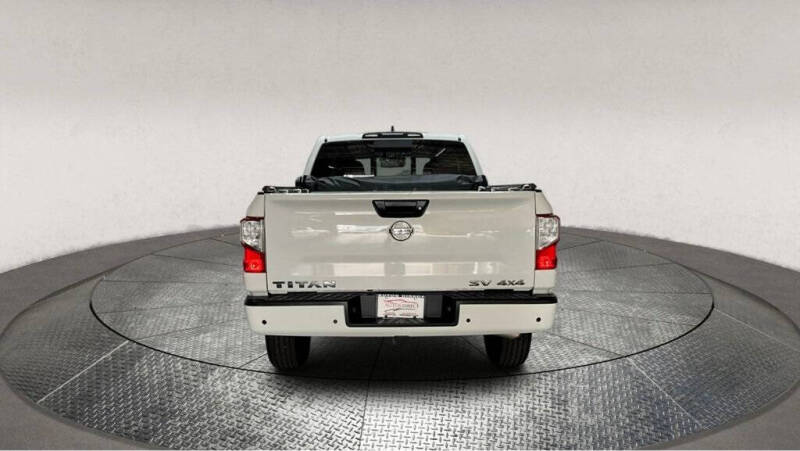 2022 Nissan Titan SV