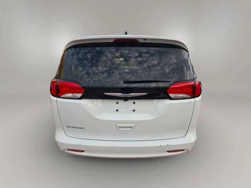 2023 Chrysler Voyager LX