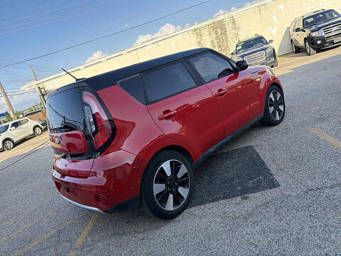 2017 Kia Soul +