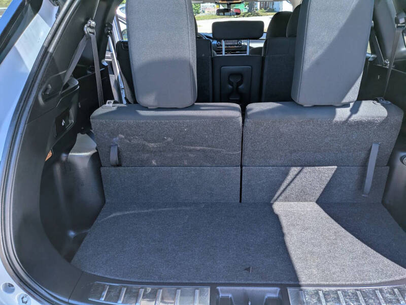 2022 Mitsubishi Outlander ES