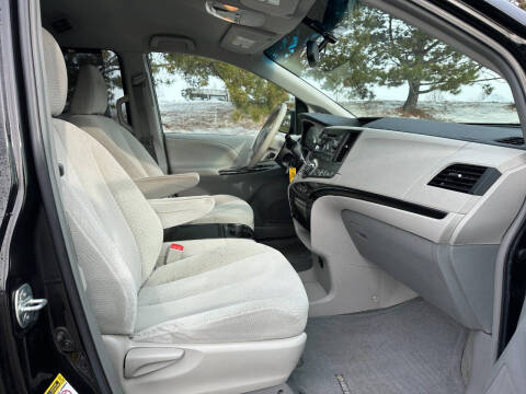 2014 Toyota Sienna LE 8-Passenger