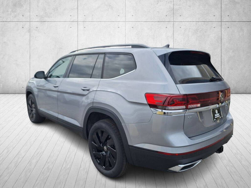 2025 Volkswagen Atlas SE