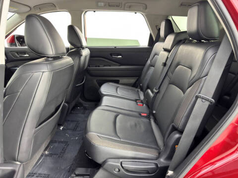 2022 Nissan Pathfinder SL