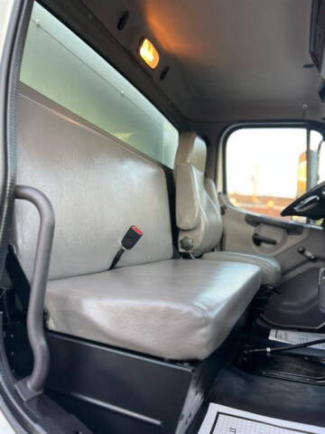 2020 Freightliner M2 106