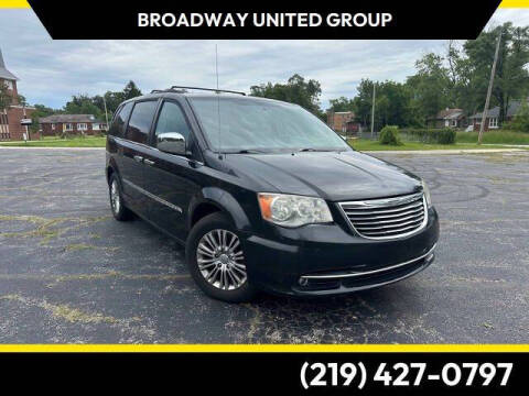 2013 Chrysler Town and Country Touring-L Photo