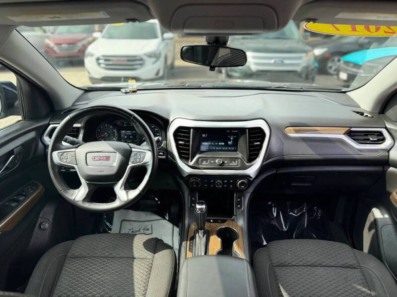 2017 GMC Acadia SLE-2