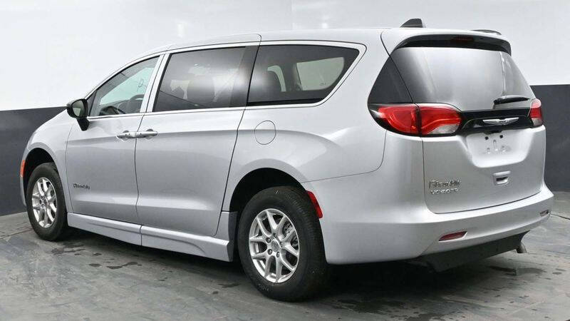 2024 Chrysler Voyager LX