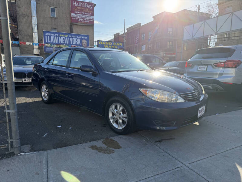 2005 Toyota Camry LE V6